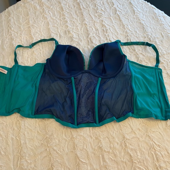 Green Snakeskin Bustier - Picture 4 of 4